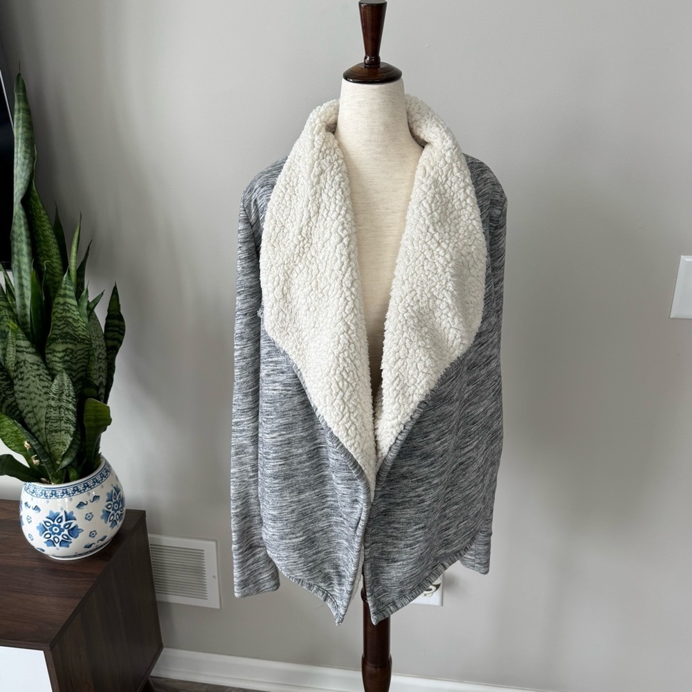 Abercrombie & Fitch Cozy Gray and Cream Cardigan Sweater
